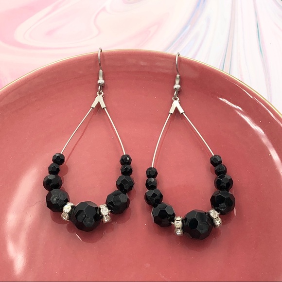 🍀 Black Glass Bead Teardrop Dangle Earrings - Picture 1 of 2